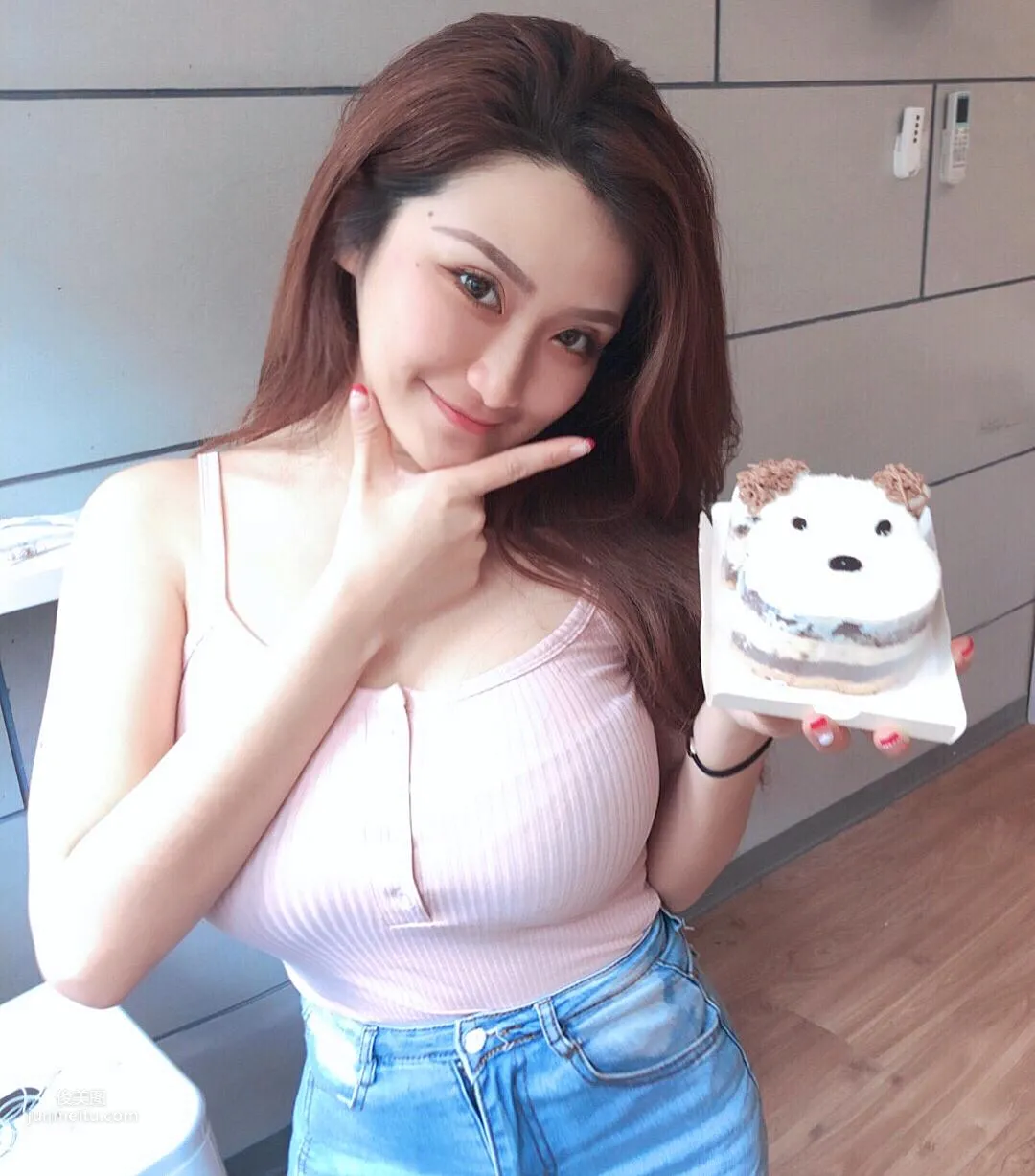 台灣Gina邱筠淨吊帶小背心吃甜品 15