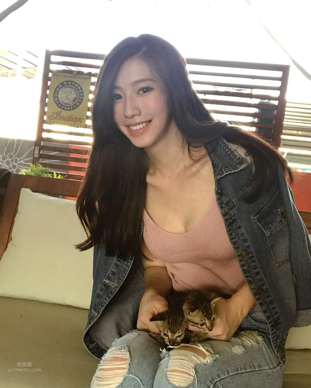 最美汽車接待員蔡芳婷 天使臉孔魔鬼身材誰能擋？ 24