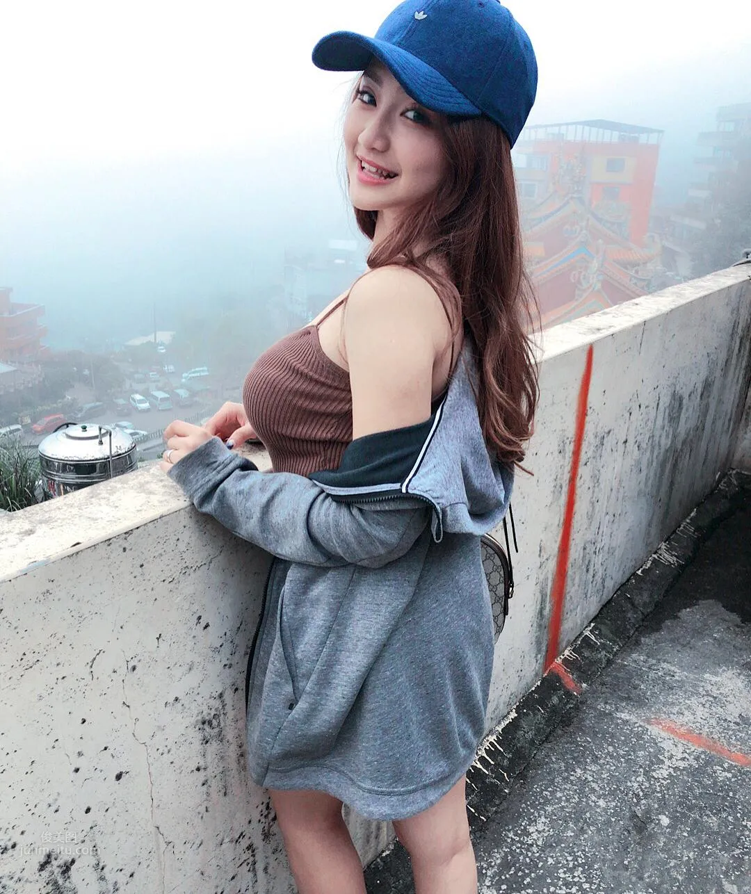 台灣Gina邱筠淨吊帶小背心吃甜品 13