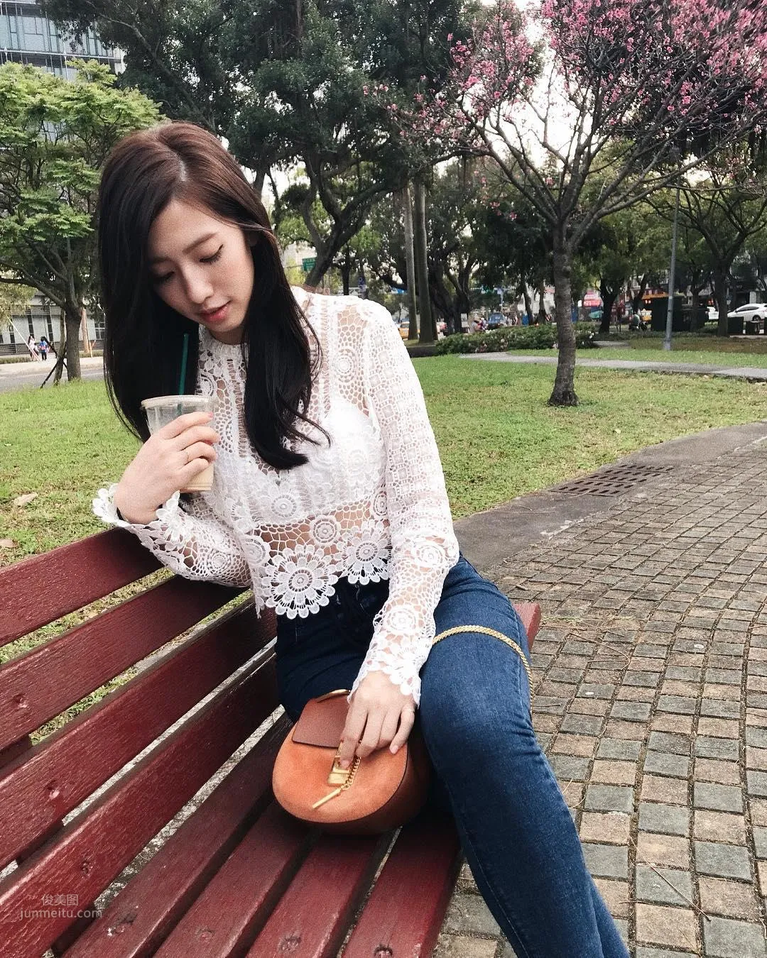最美汽車接待員蔡芳婷 天使臉孔魔鬼身材誰能擋？ 17