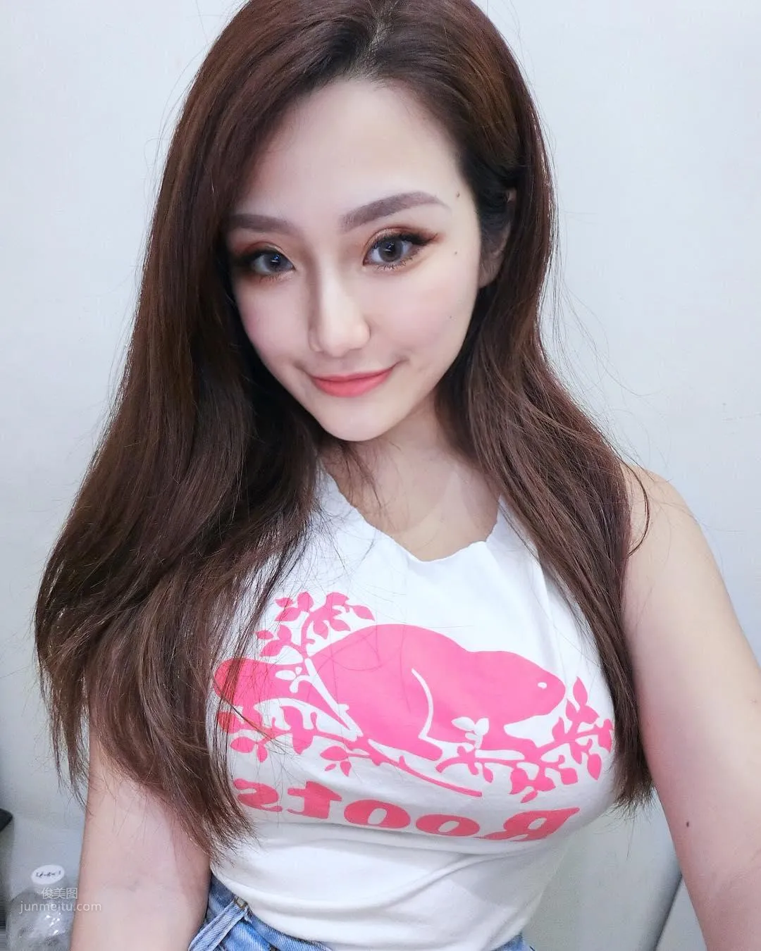 台灣Gina邱筠淨吊帶小背心吃甜品 23