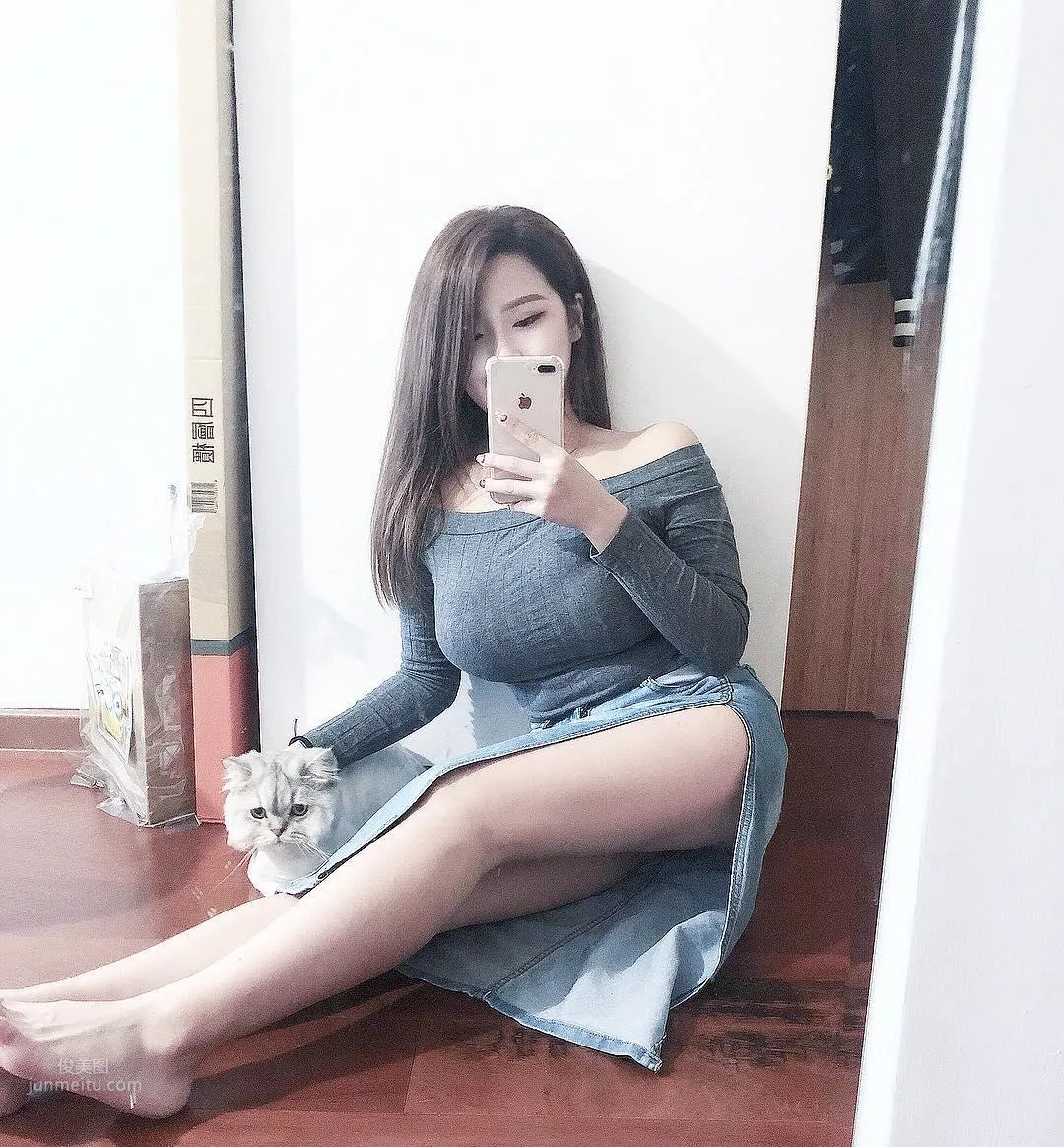 台灣Gina邱筠淨吊帶小背心吃甜品 5