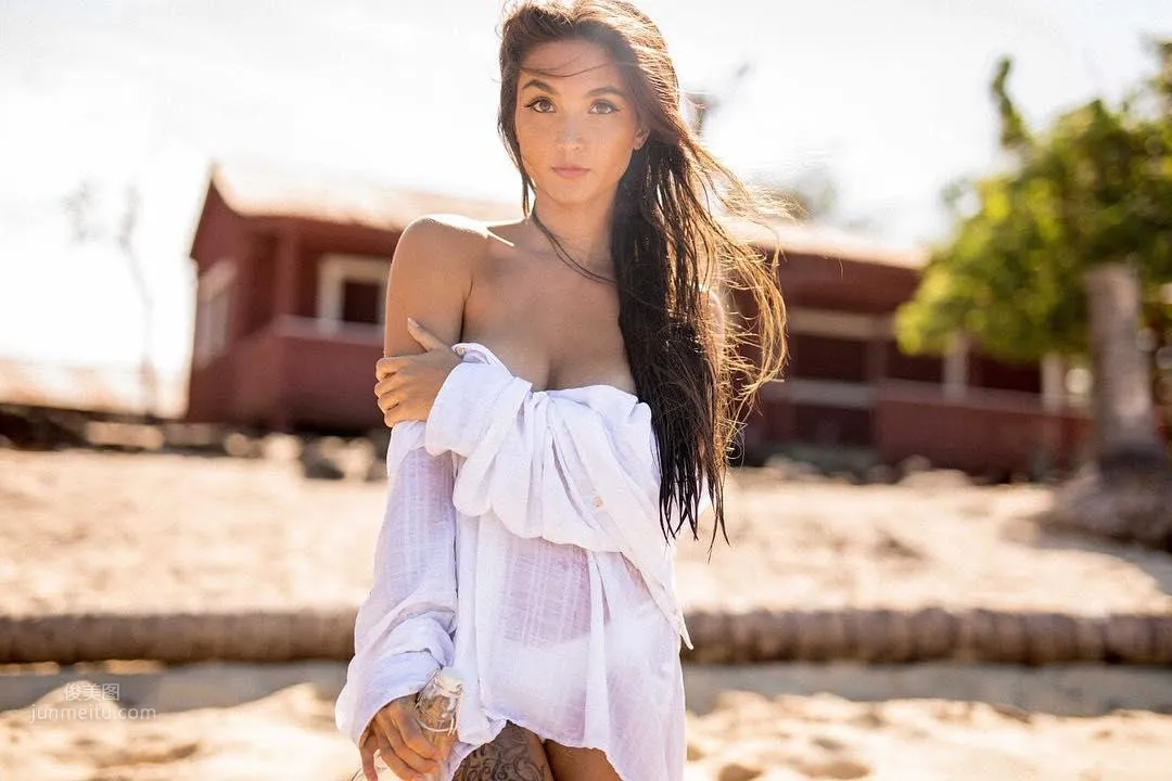 美版小龙女！Kristina Chai身怀绝技，空中瑜伽姿势撩人_50