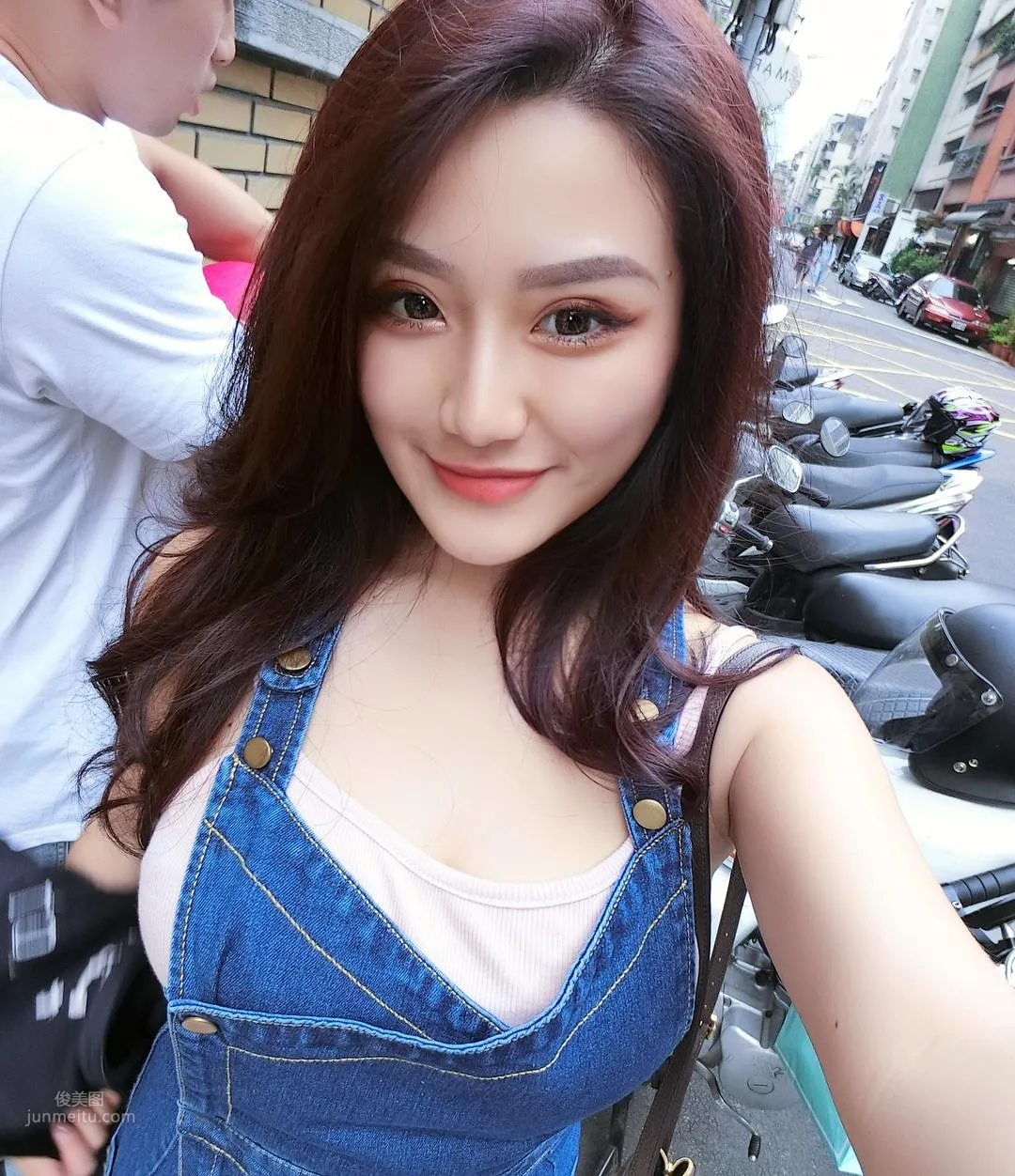 台灣Gina邱筠淨吊帶小背心吃甜品 18