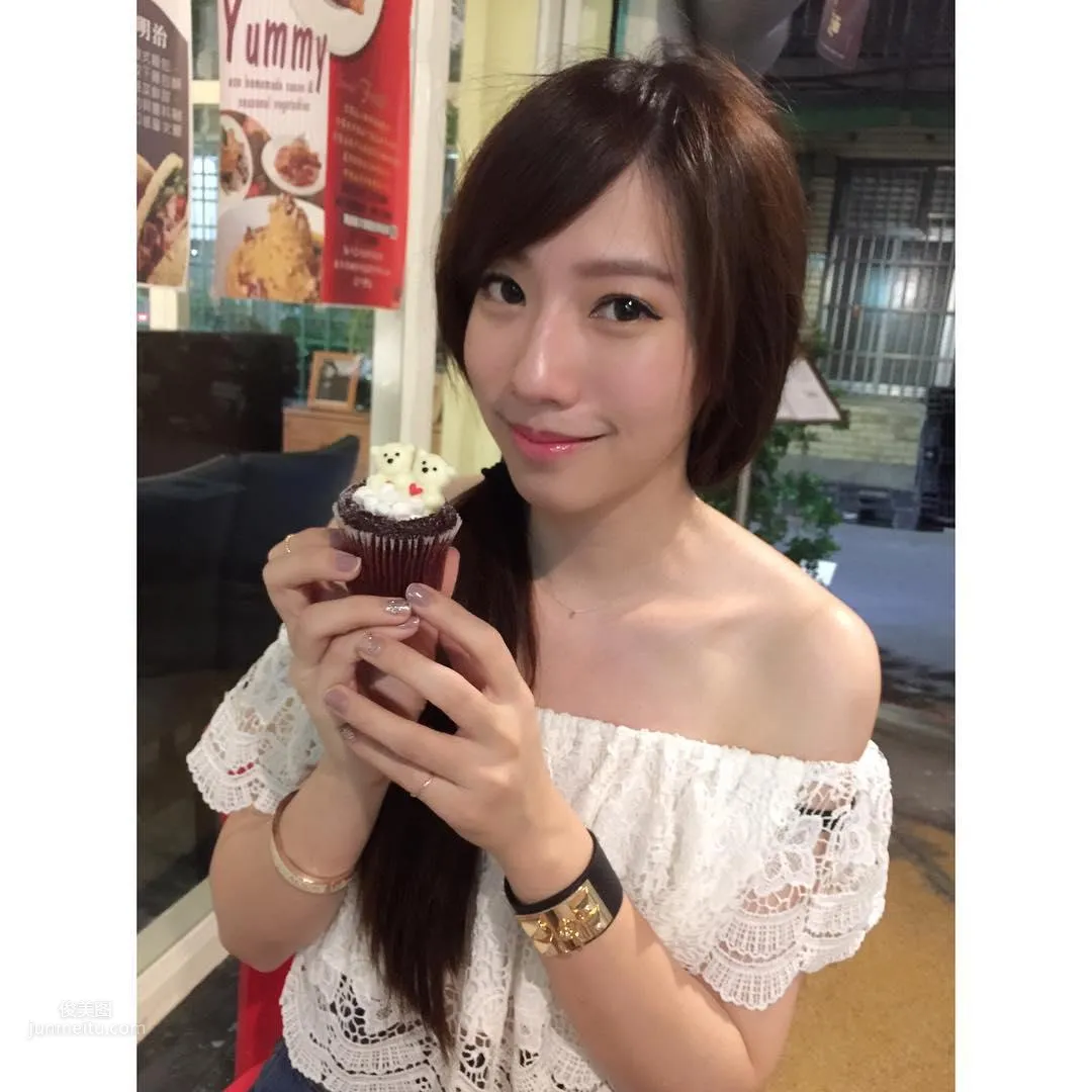 最美汽車接待員蔡芳婷 天使臉孔魔鬼身材誰能擋？ 1