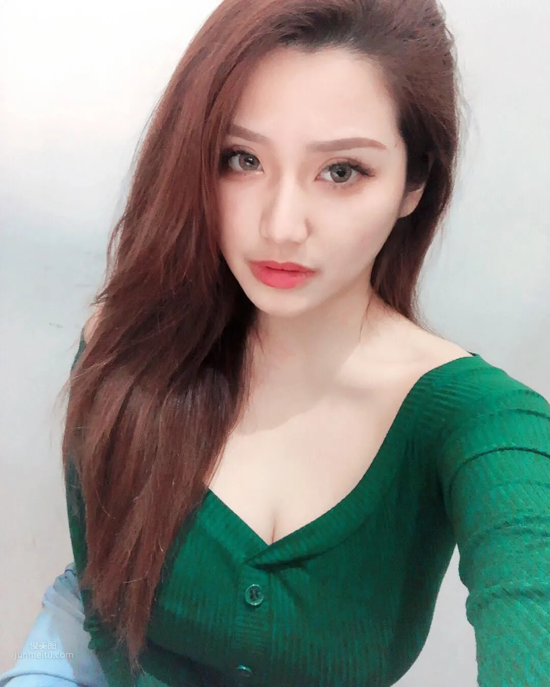 台灣Gina邱筠淨吊帶小背心吃甜品 11