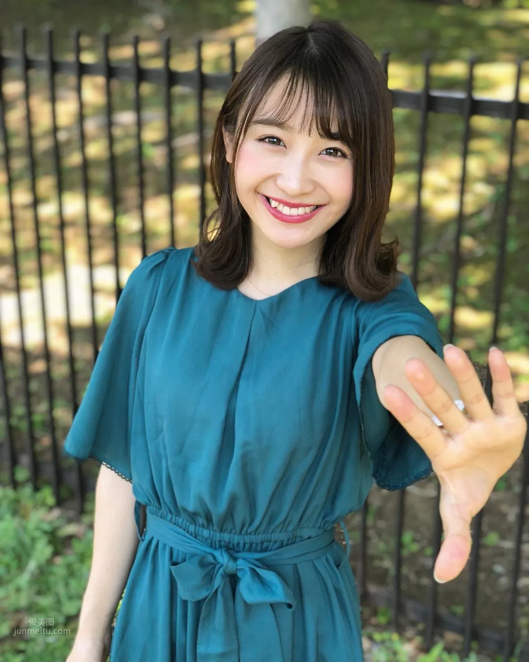 伊藤愛真- 日本八重齒美少女私房照 23