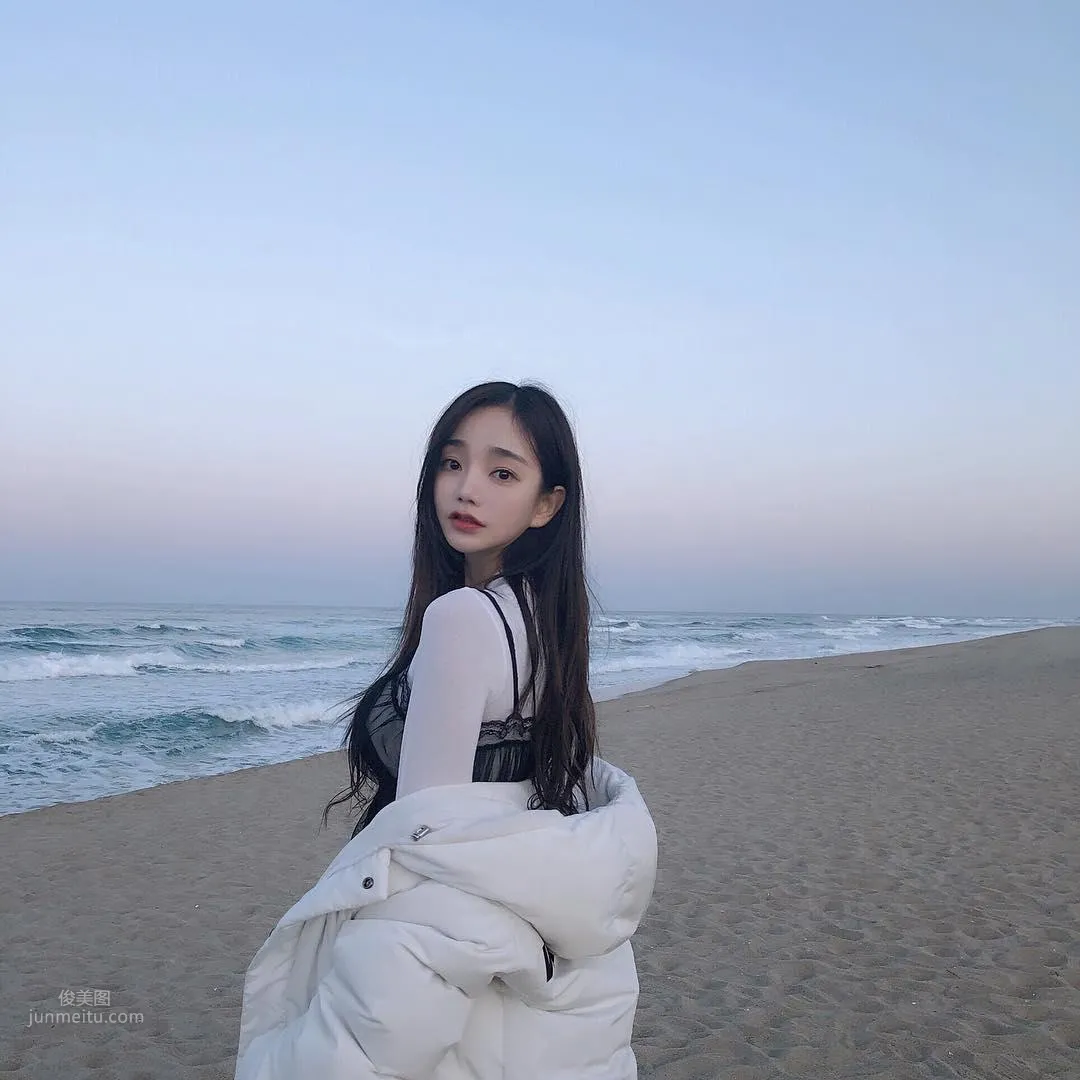 音樂節上甜心妹김도연出沒！清涼背心展現「雪白美背」！ 10