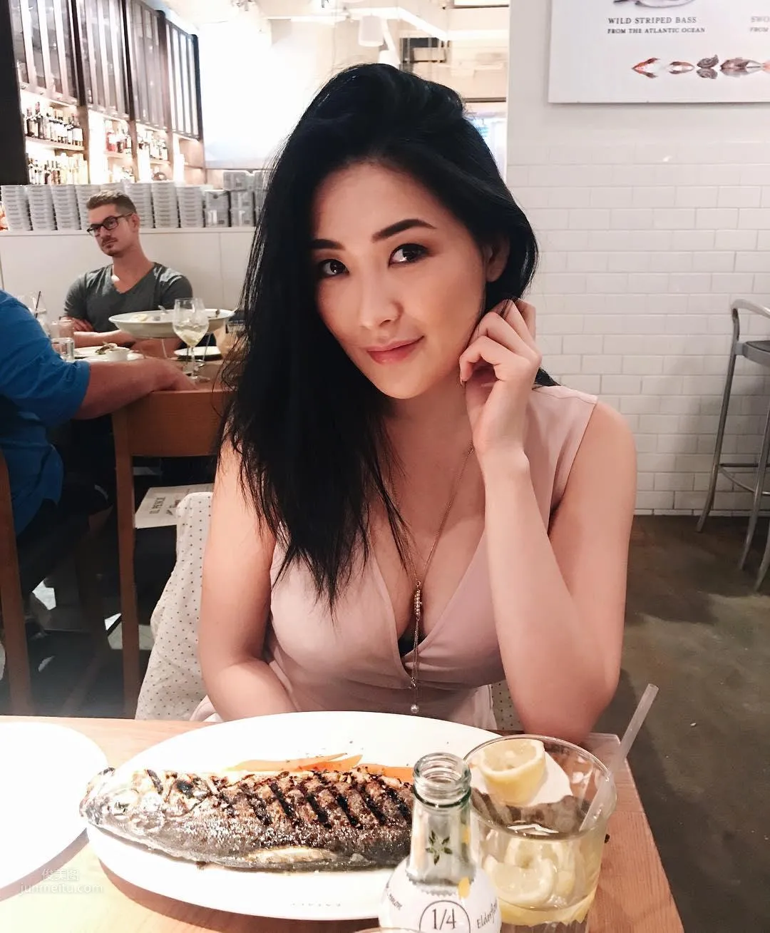 混血就是正！Ana Dari的完美曲線把空姐都比下去了 21