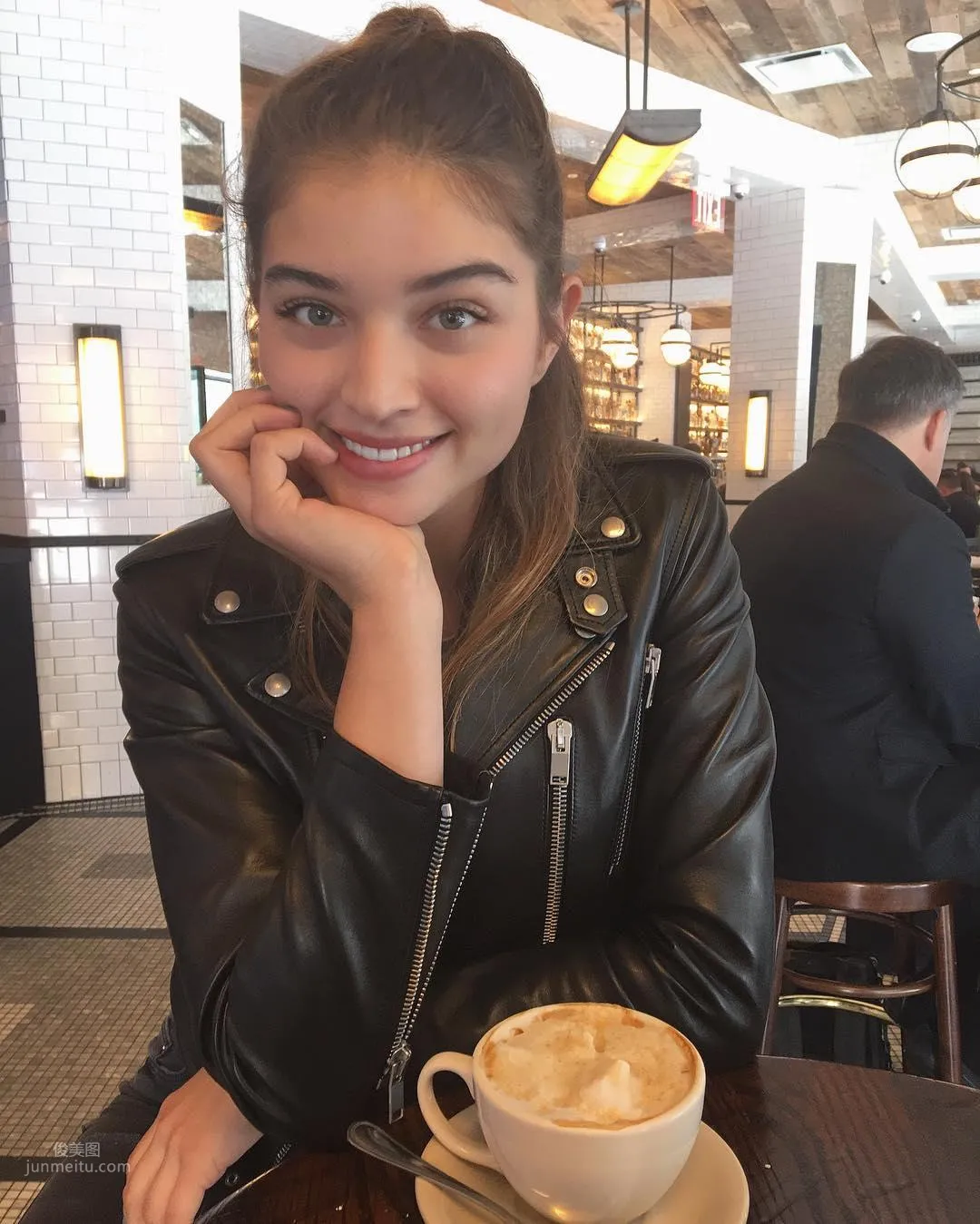 腰瘦性感！電眼正妹Daniela Lopez Osorio「纖細蟻腰」不科學 3