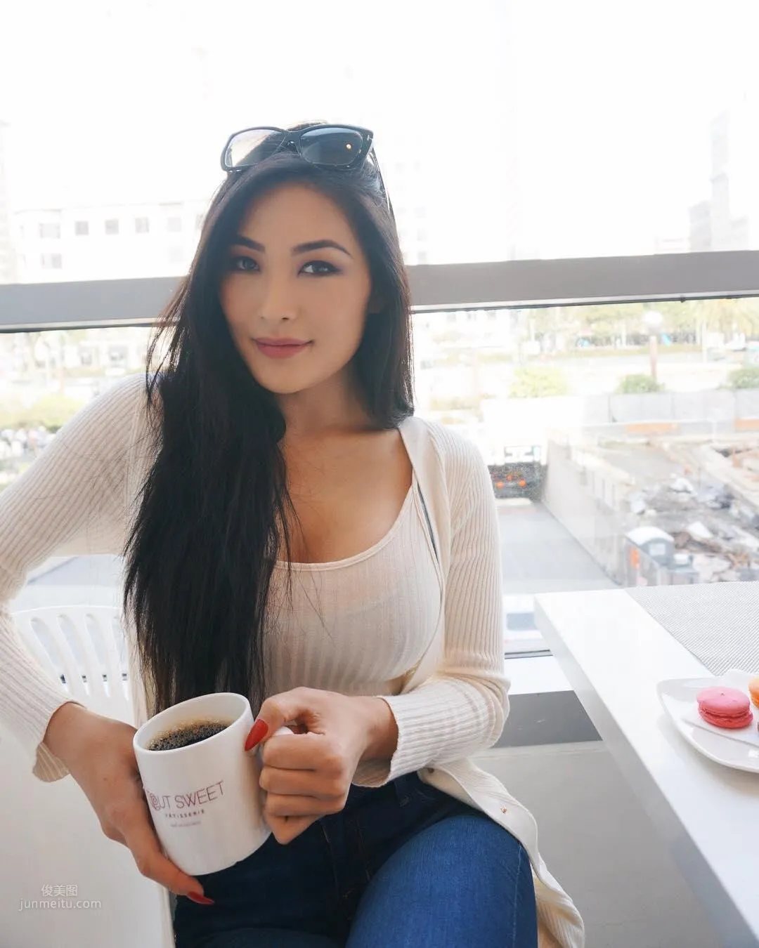 混血就是正！Ana Dari的完美曲線把空姐都比下去了 25