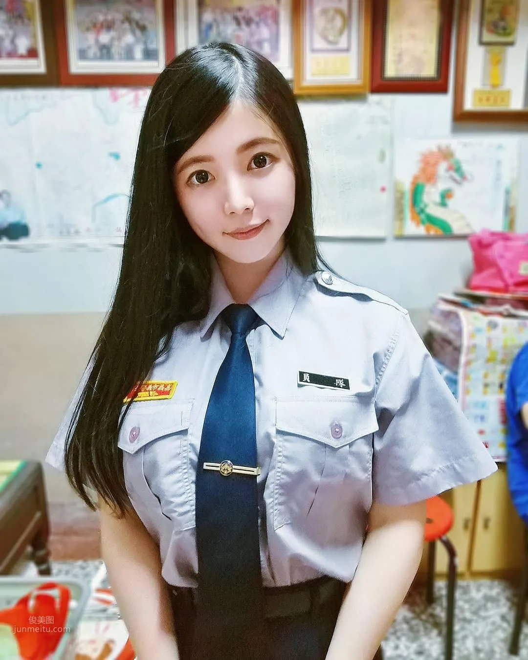 台灣超甜美女警「阿均」！穿上制服搭配水亮大眼 26