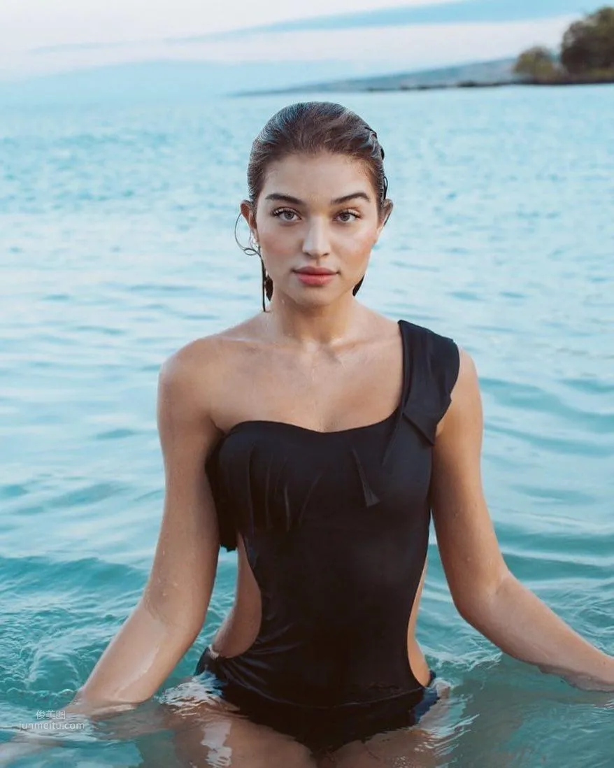 腰瘦性感！電眼正妹Daniela Lopez Osorio「纖細蟻腰」不科學 6