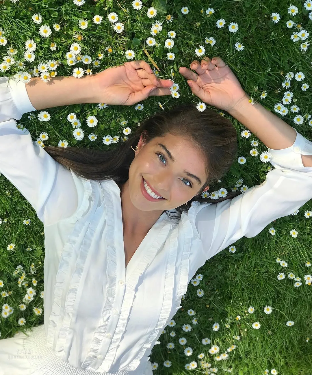 腰瘦性感！電眼正妹Daniela Lopez Osorio「纖細蟻腰」不科學 28