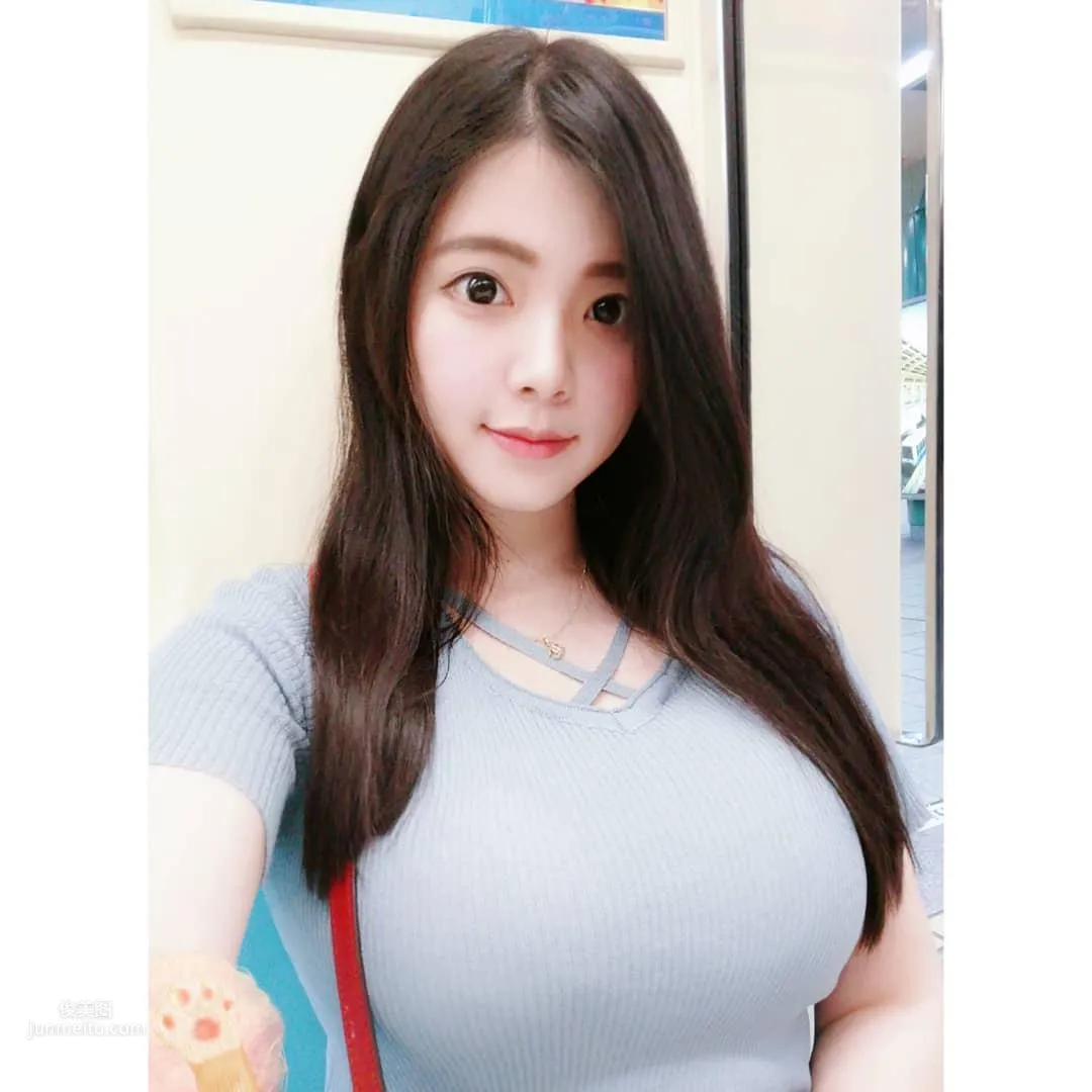 台灣超甜美女警「阿均」！穿上制服搭配水亮大眼 22