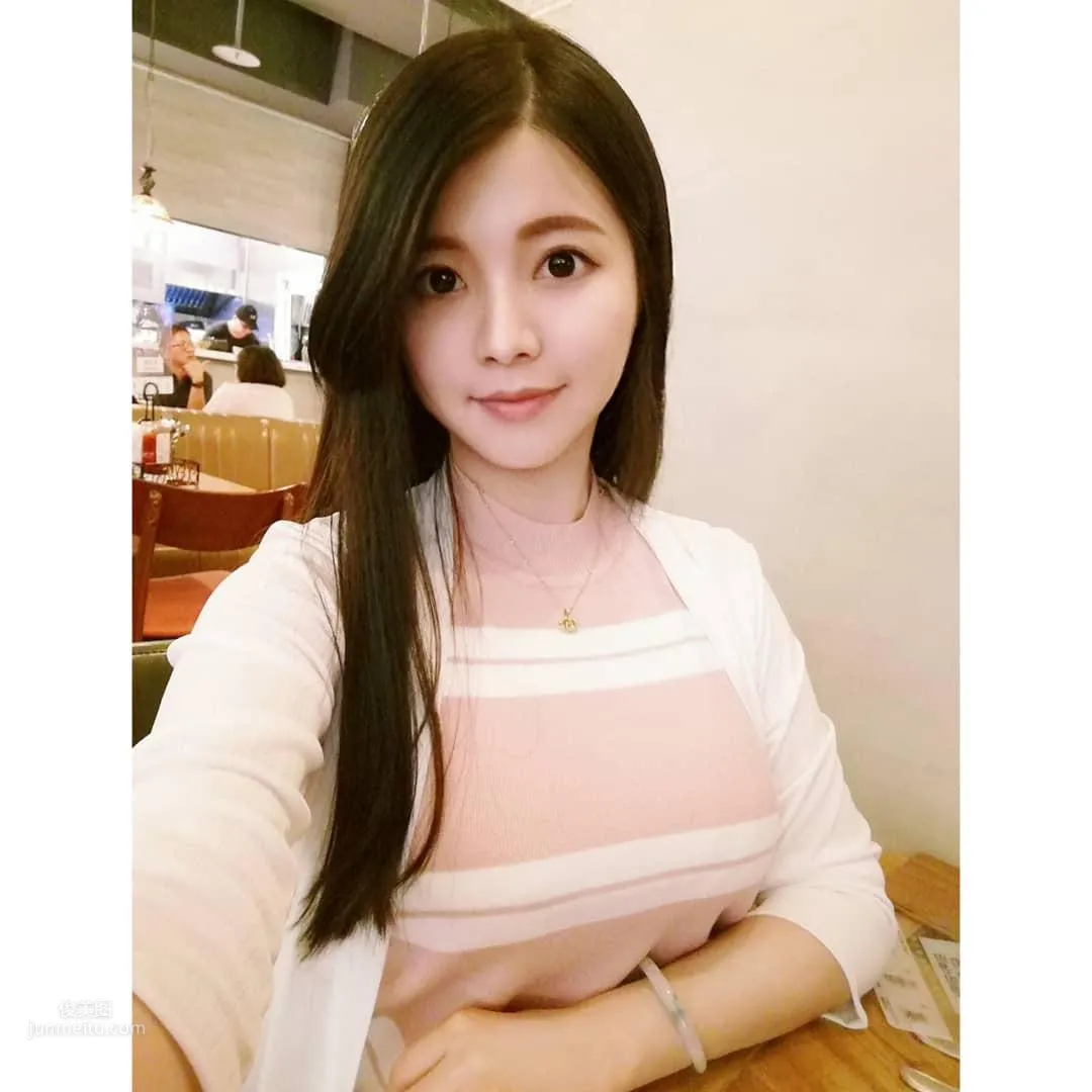 台灣超甜美女警「阿均」！穿上制服搭配水亮大眼 20