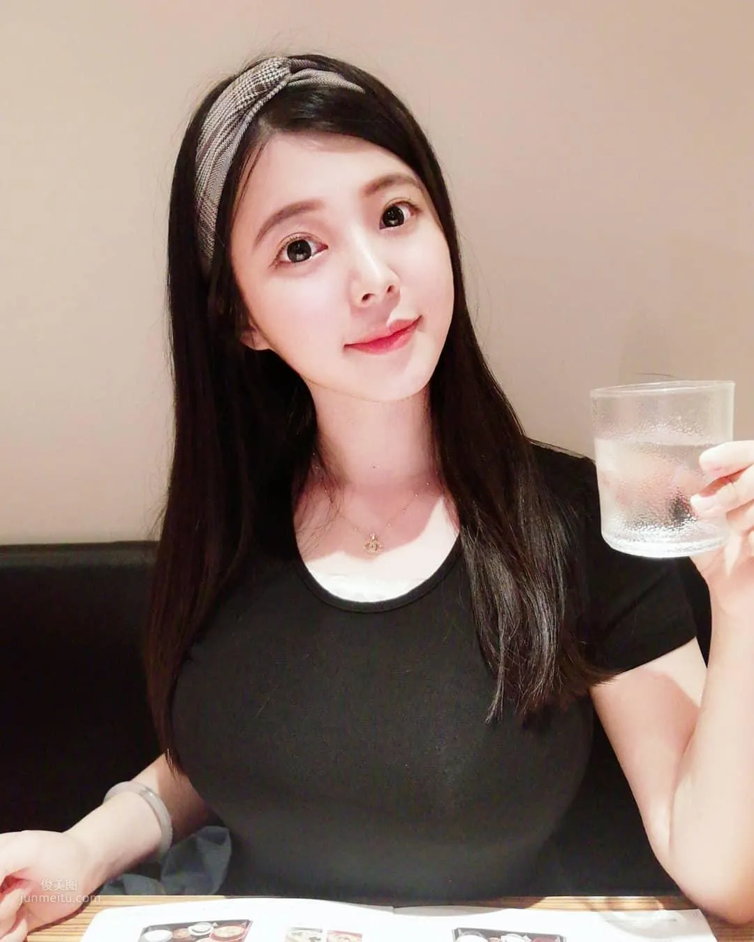 台灣超甜美女警「阿均」！穿上制服搭配水亮大眼 27