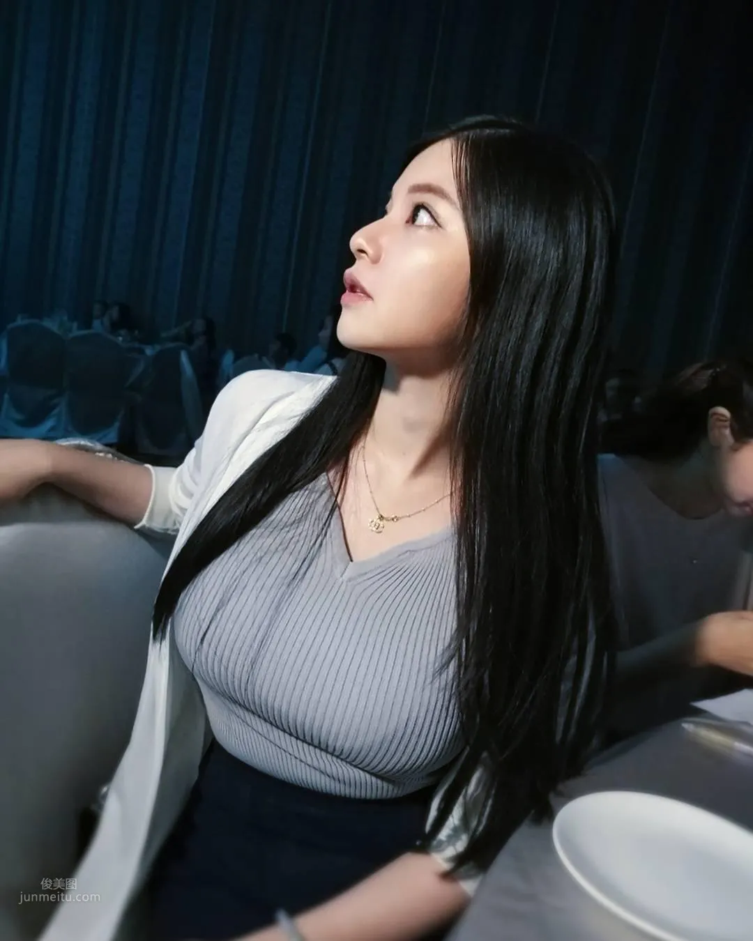 台湾超甜美女警「阿均」！穿上制服搭配水亮大眼_3