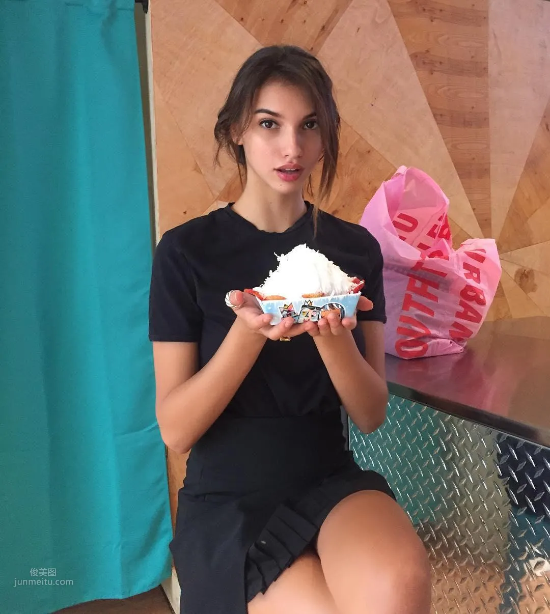 Chanel Postrel- 开门惊见「千年绝美身影」太值得_10