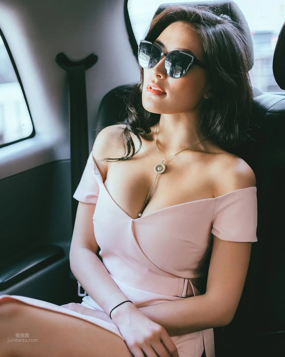 混血就是正！Ana Dari的完美曲線把空姐都比下去了 10