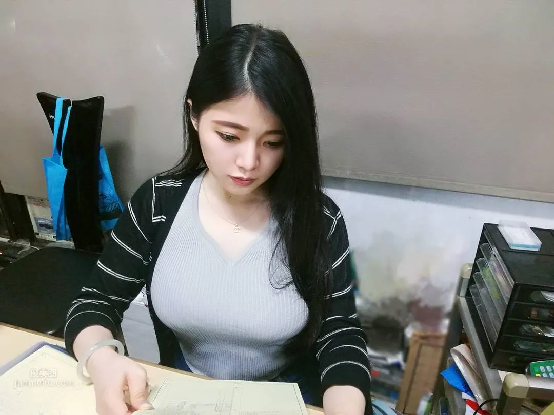 台灣超甜美女警「阿均」！穿上制服搭配水亮大眼 7