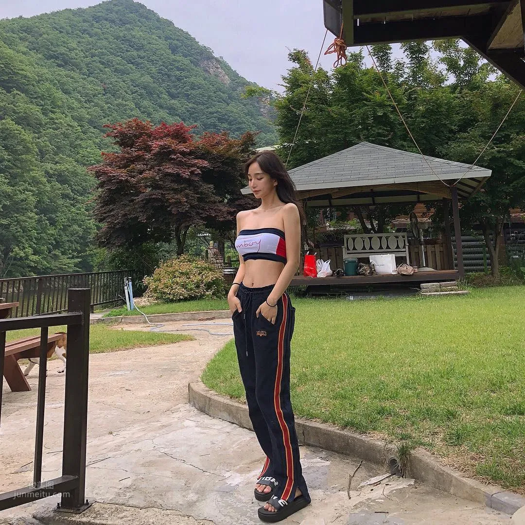音樂節上甜心妹김도연出沒！清涼背心展現「雪白美背」！ 35