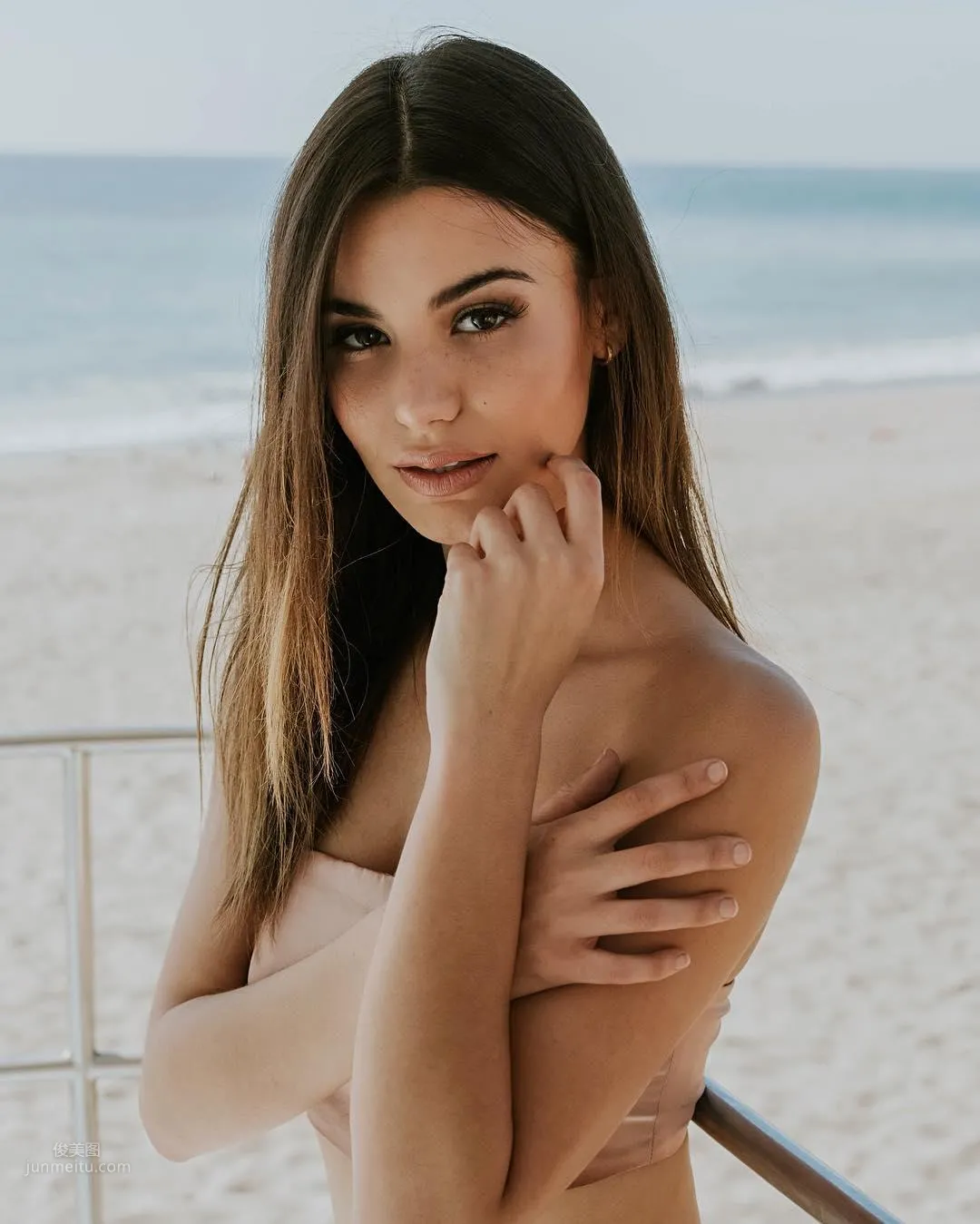 Madison Reed- 長腿氣質美模私房照 6