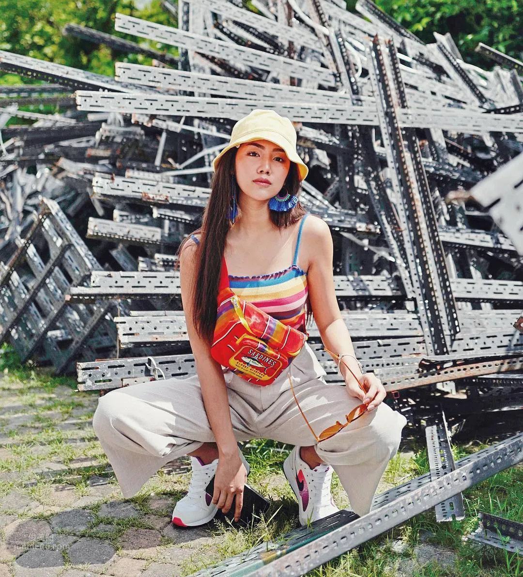 呆萌甜笑自信泰國正妹Archita Station 38