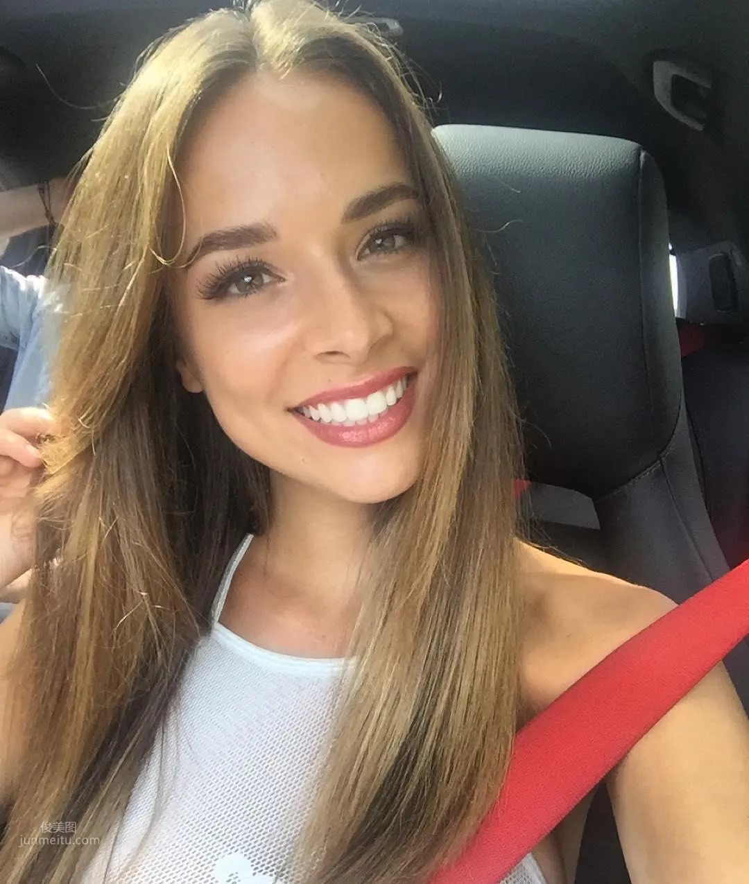 氣質完勝！Monika Radulovic 笑容甜美超有感染力 1