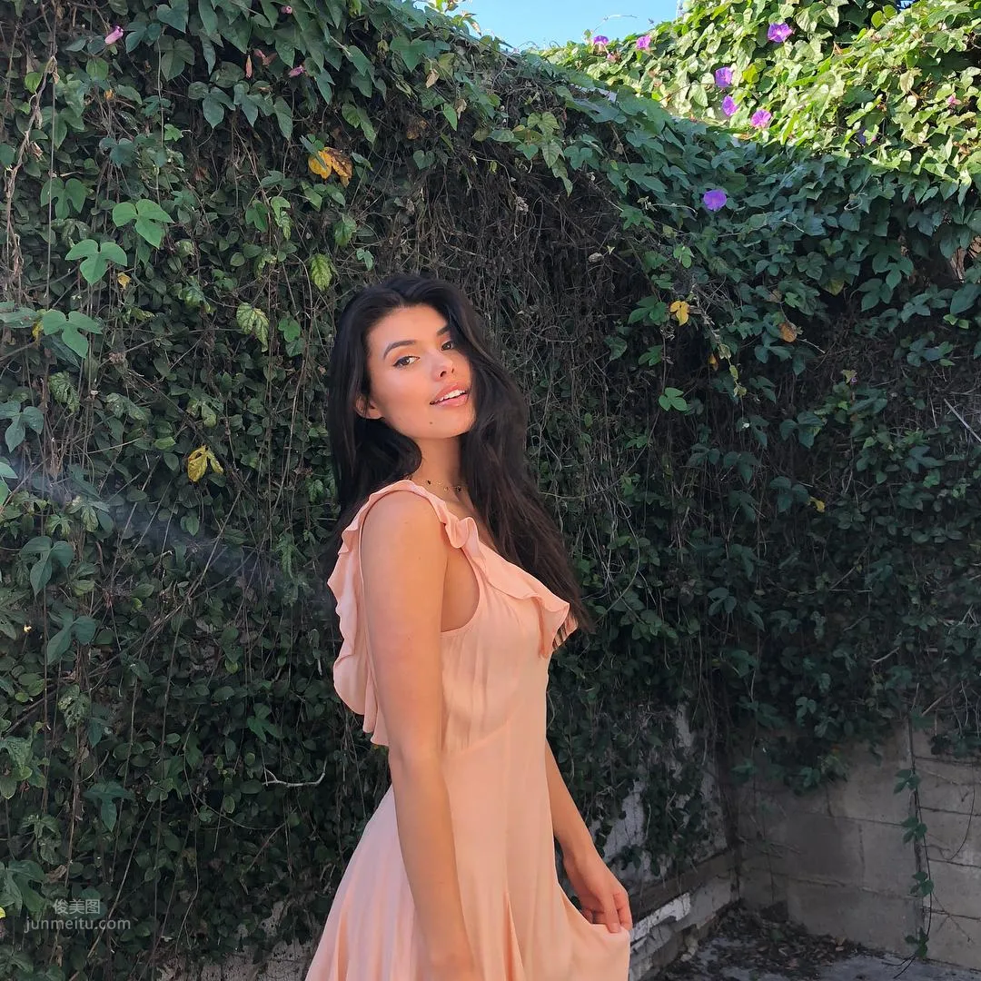 Sophia Gasca- 比基尼妹躲世外桃源_12