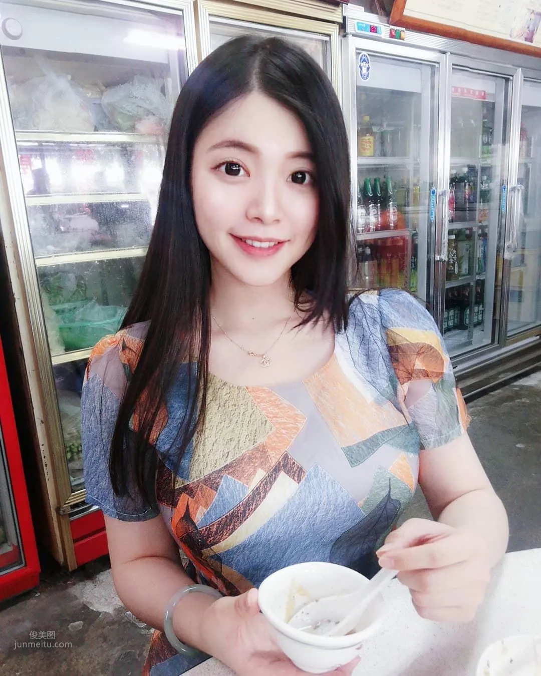 台灣超甜美女警「阿均」！穿上制服搭配水亮大眼 25