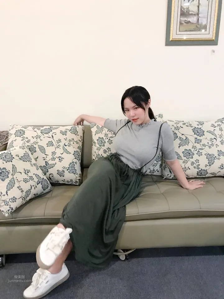 開水小姐- 大眼正妹歌手撐爆吊帶 15