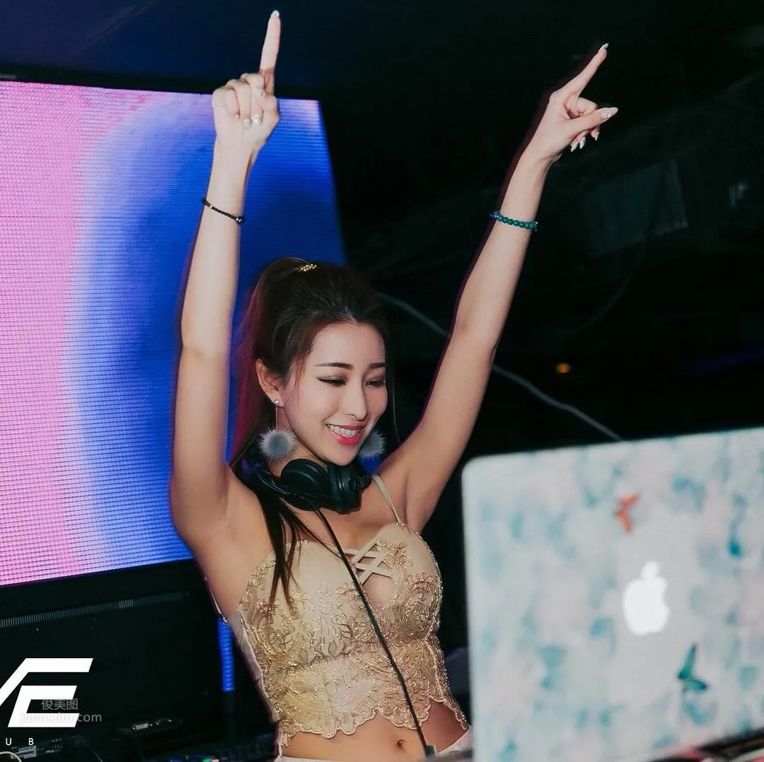 甜心Dj Ivy- 百变造型「深沟溢出」 粉丝疯狂抢拍！_3