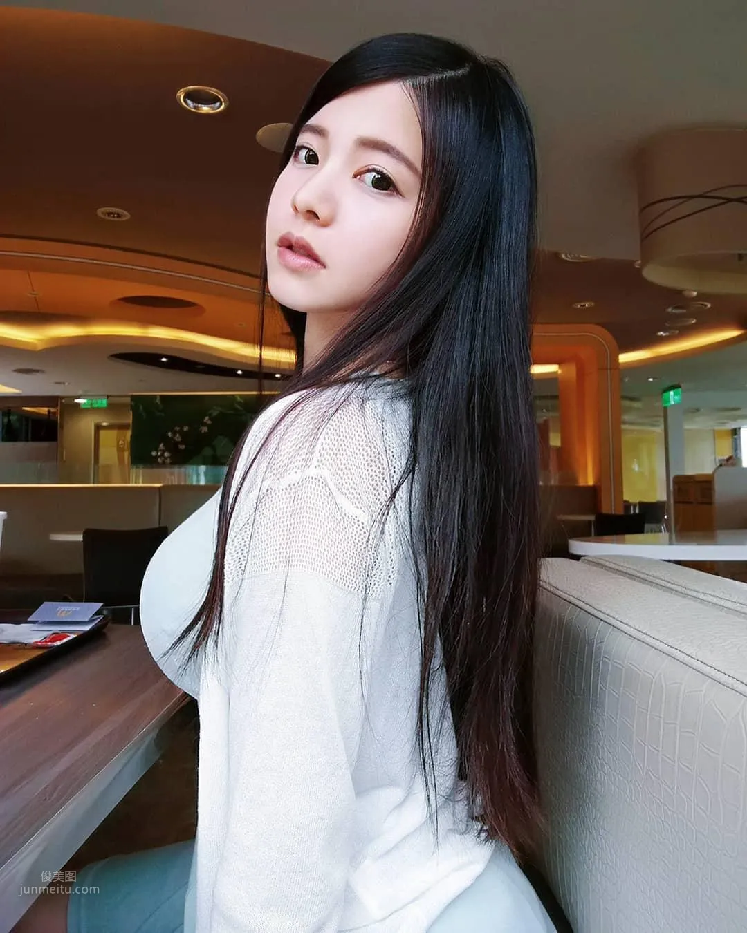 台灣超甜美女警「阿均」！穿上制服搭配水亮大眼 12