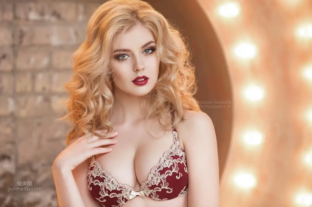 Selena Verner- 來自烏克蘭的開胸女孩 1
