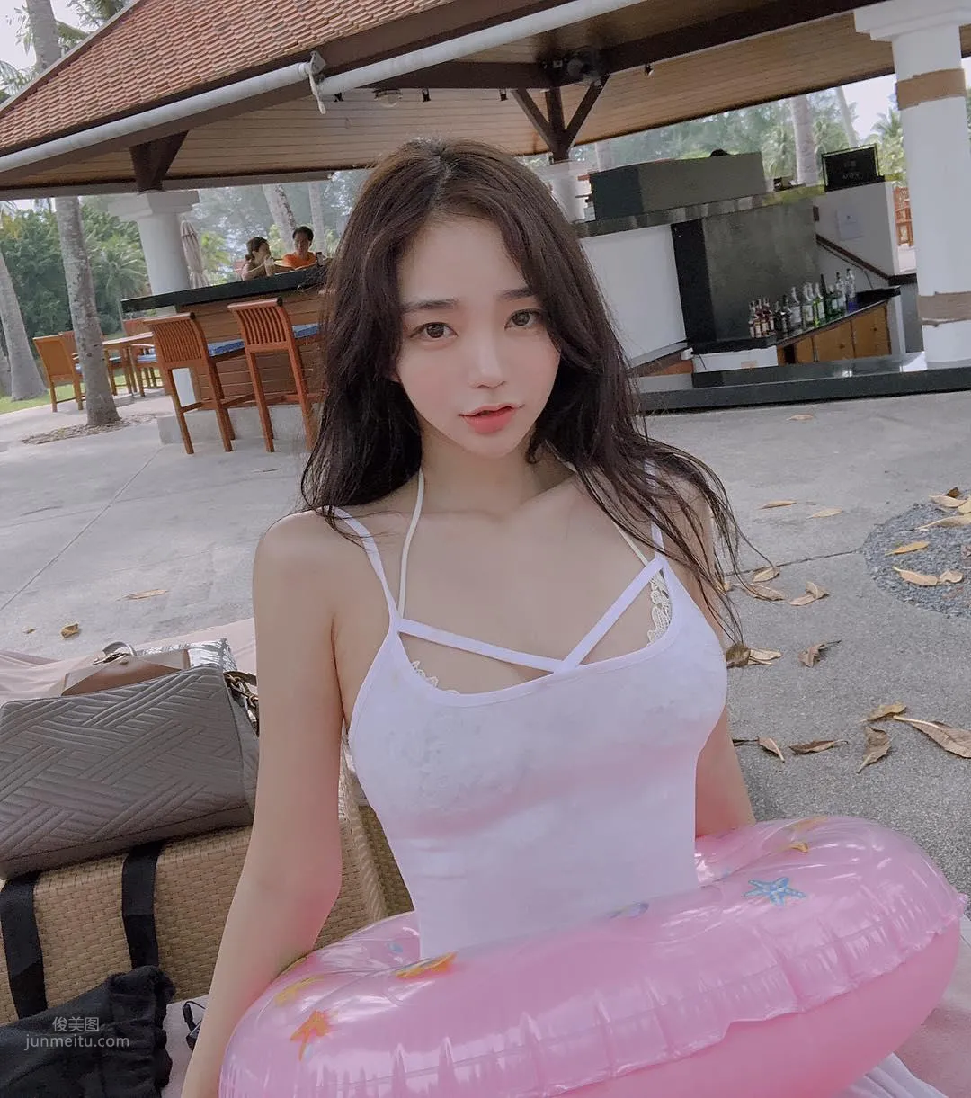 音樂節上甜心妹김도연出沒！清涼背心展現「雪白美背」！ 40