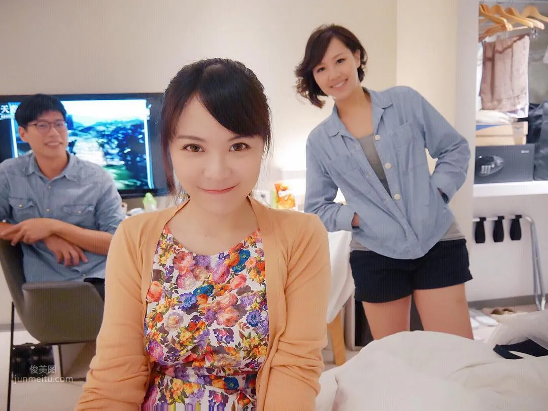 開水小姐- 大眼正妹歌手撐爆吊帶 5