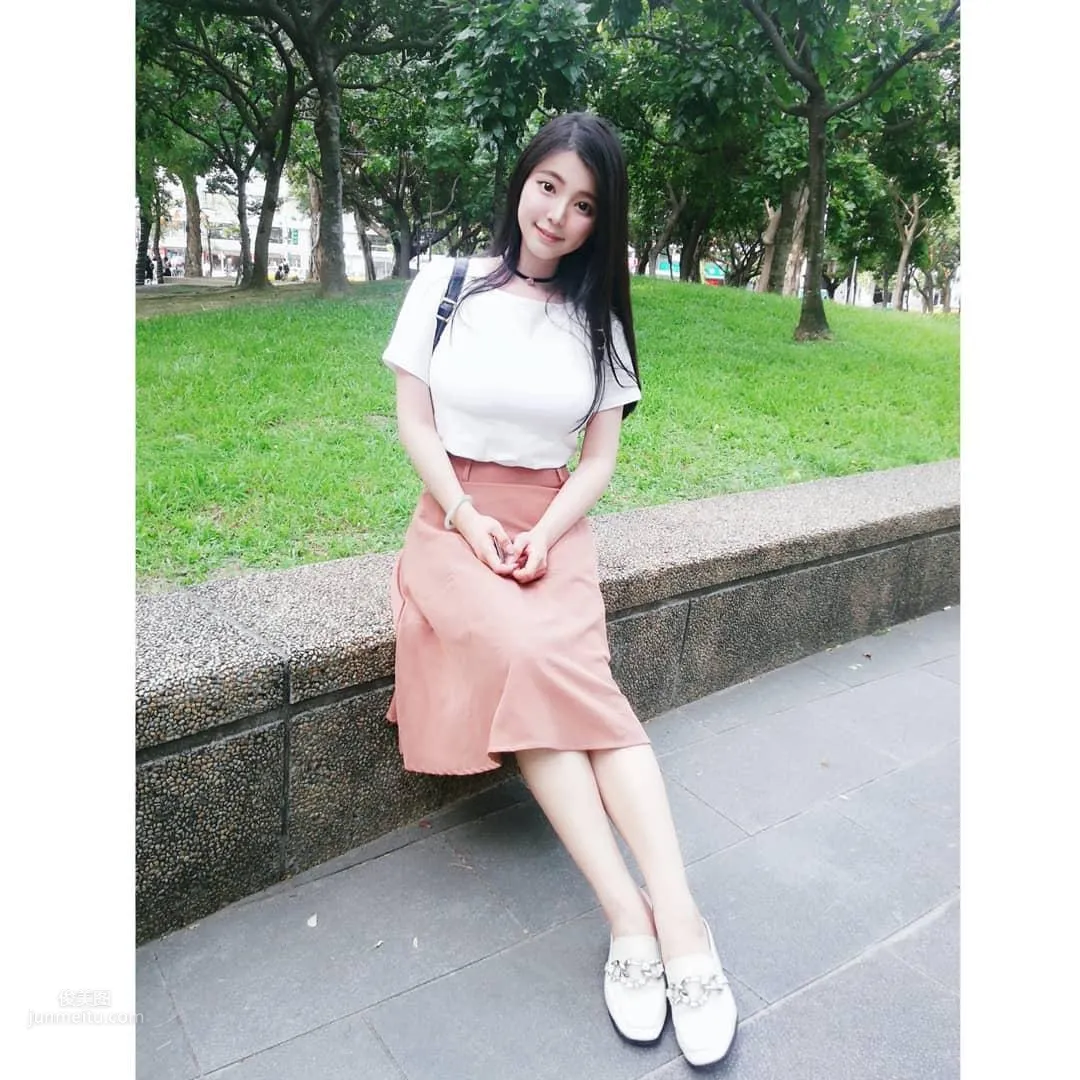 台灣超甜美女警「阿均」！穿上制服搭配水亮大眼 32