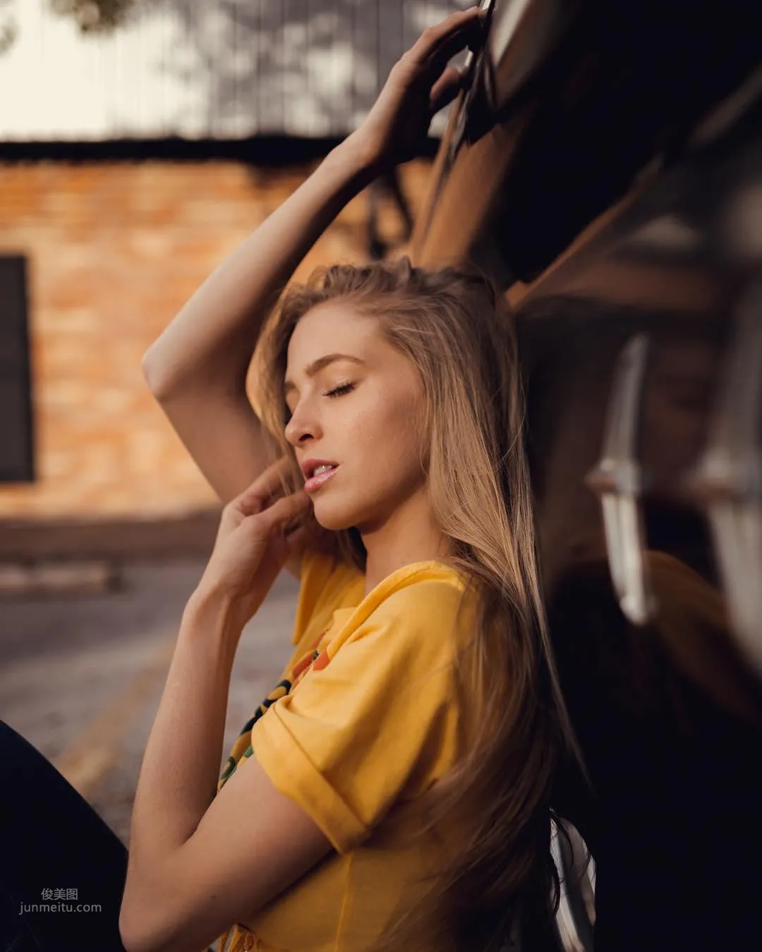 Amanda Spain Butts- 上衣太小件！「甜心正妹」上圍總是緊緊的 19