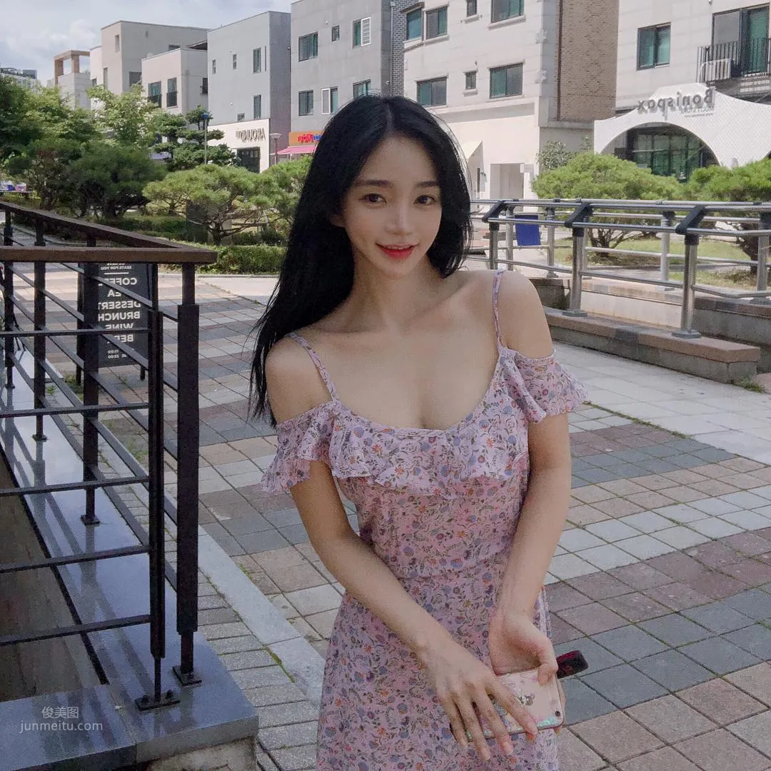 音樂節上甜心妹김도연出沒！清涼背心展現「雪白美背」！ 48