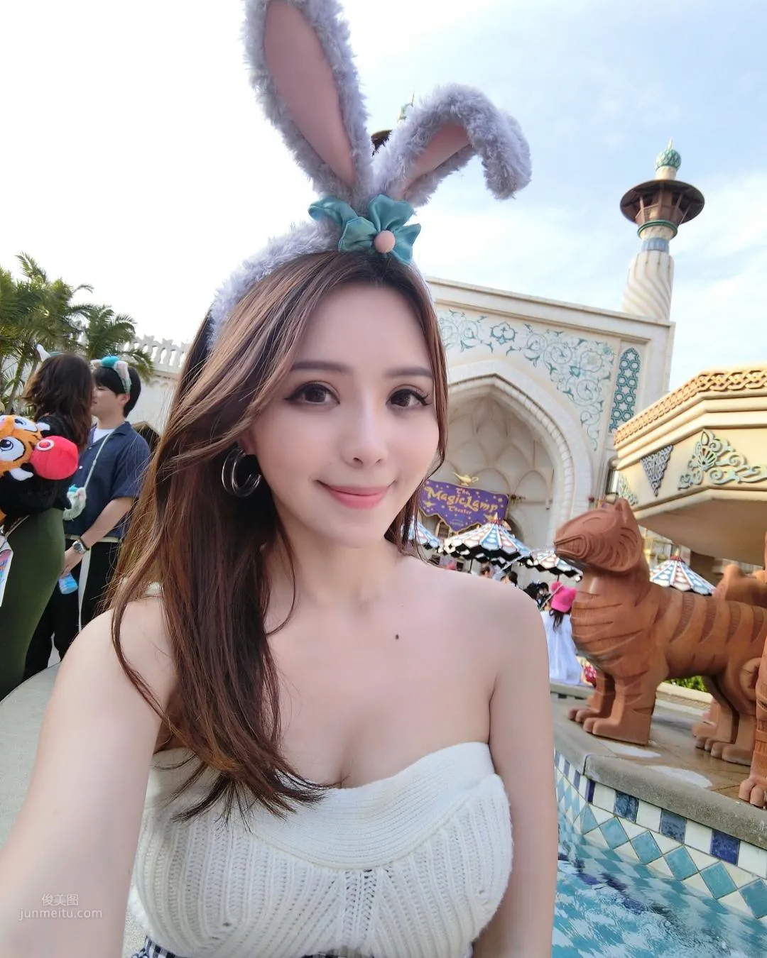 賴培培- 愛穿比基尼的核彈級正妹 8