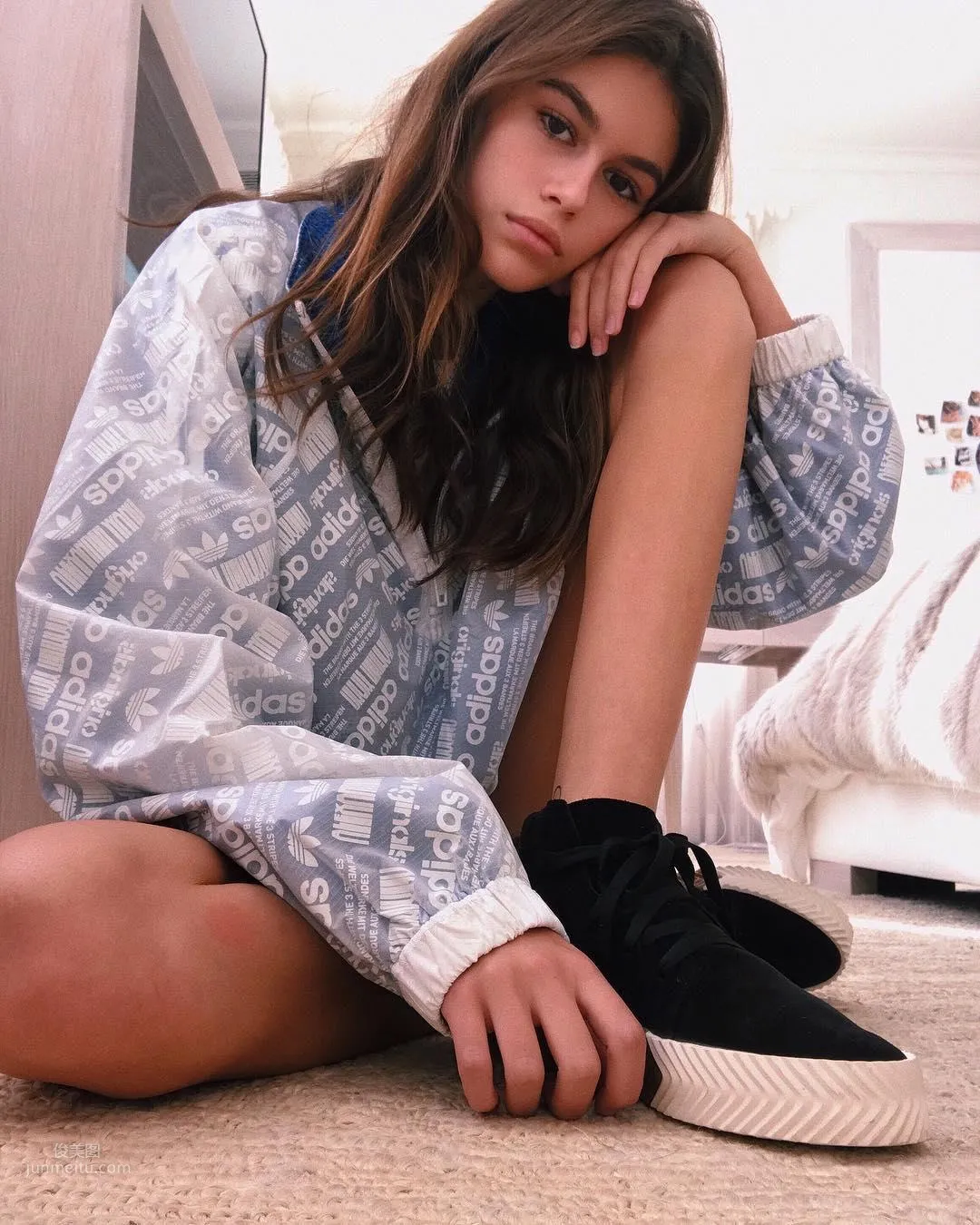 Kaia Gerber- 最美星二代配备不科学逆天长腿_7