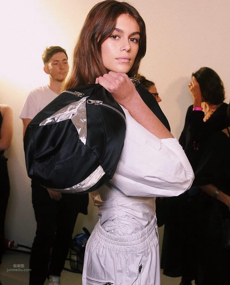 Kaia Gerber- 最美星二代配备不科学逆天长腿_6