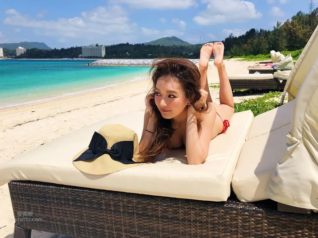 川上愛- 海邊發現可愛的歐派日本妹 17