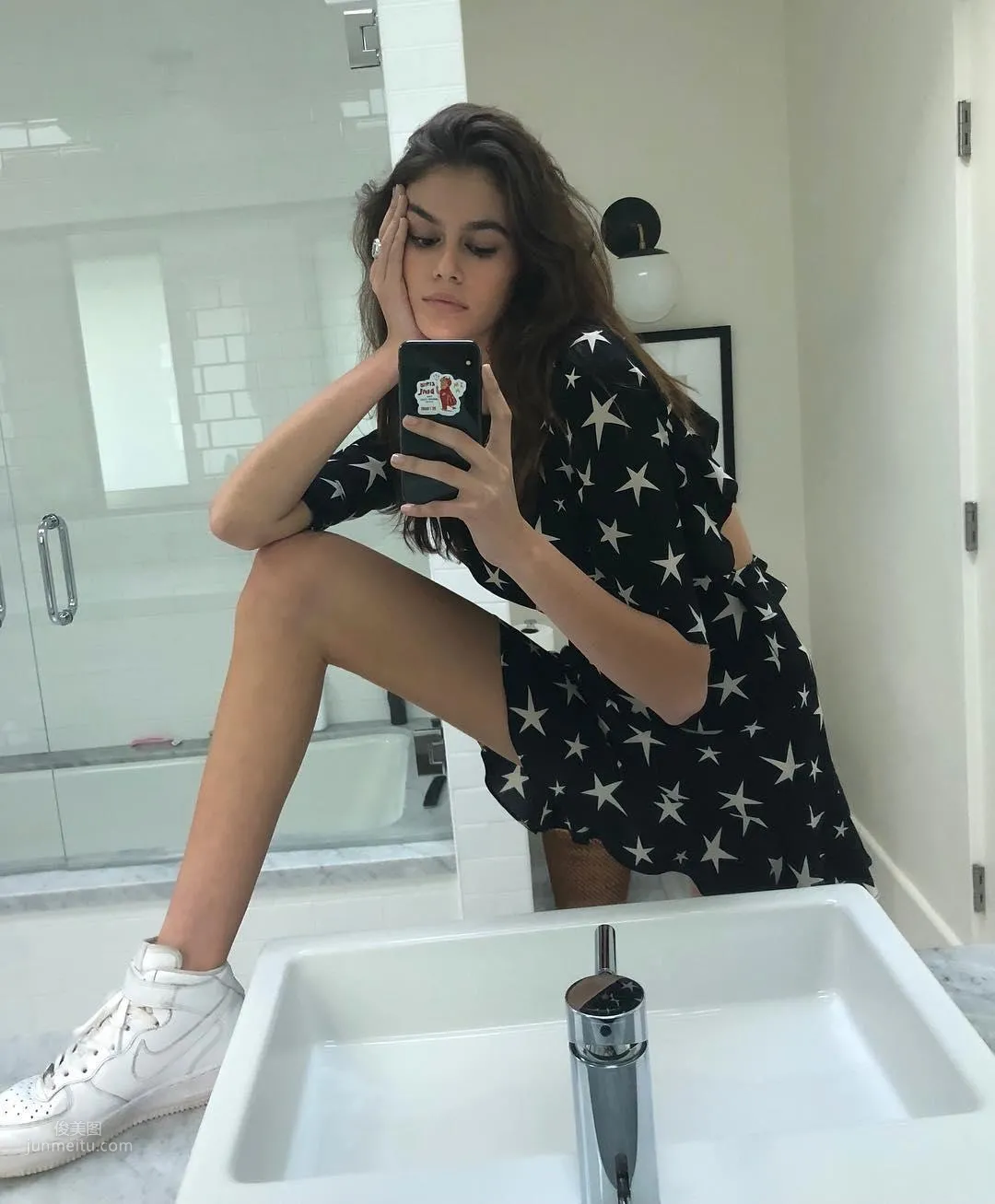 Kaia Gerber- 最美星二代配备不科学逆天长腿_16