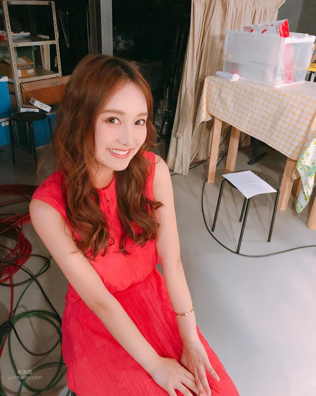 川上愛- 海邊發現可愛的歐派日本妹 19