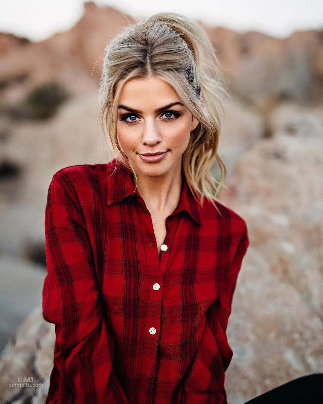 Marina Laswick- 加拿大美妝博主私房照 23
