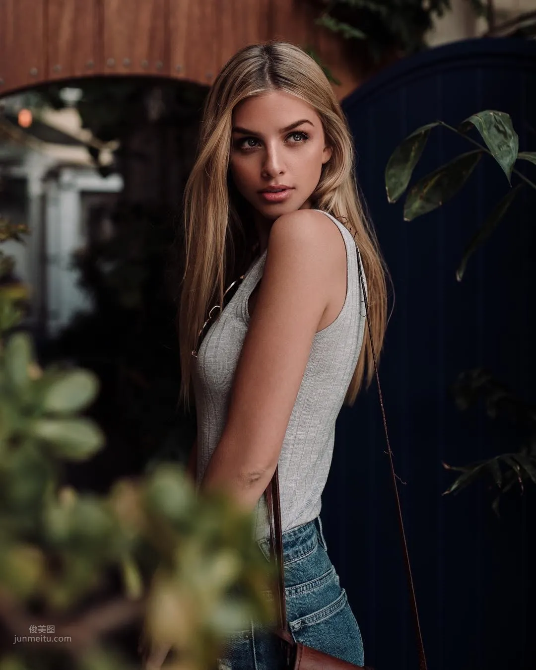 Marina Laswick- 加拿大美妝博主私房照 17