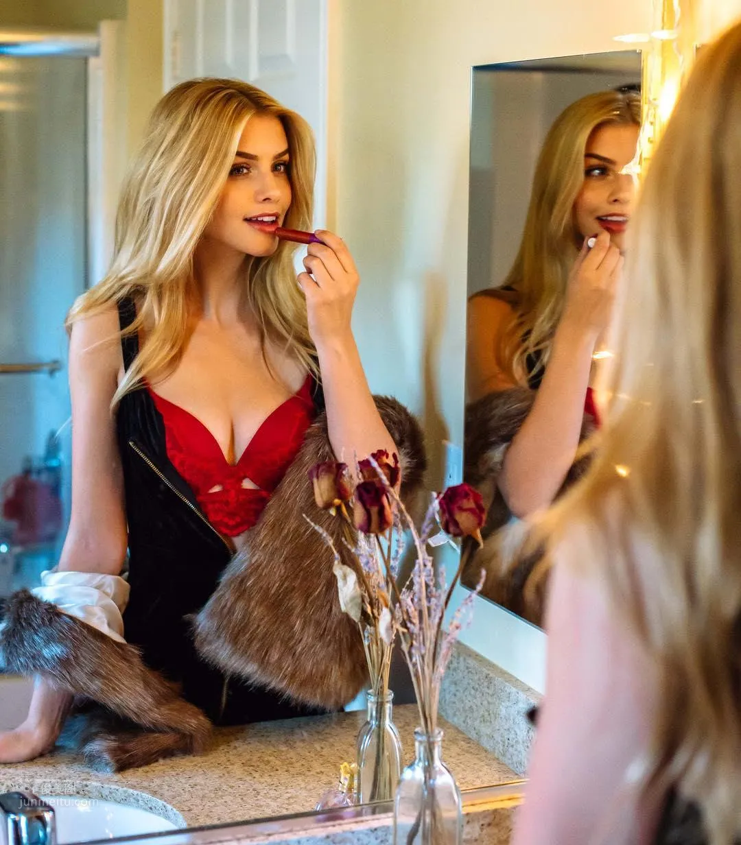 Marina Laswick- 加拿大美妝博主私房照 22