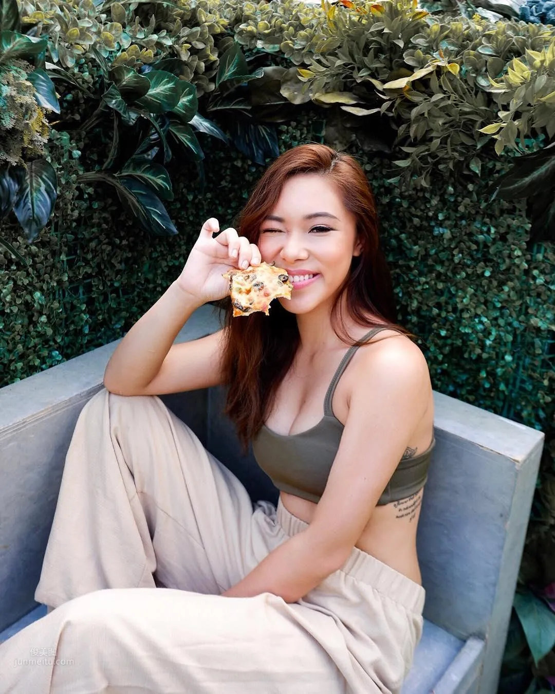 Kim Cruz- 高衩泳衣秀出性感蜜大腿！ 23